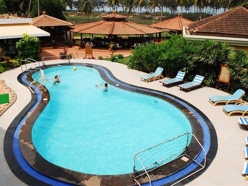 Coconut Grove Beach Resort Colva Extérieur photo