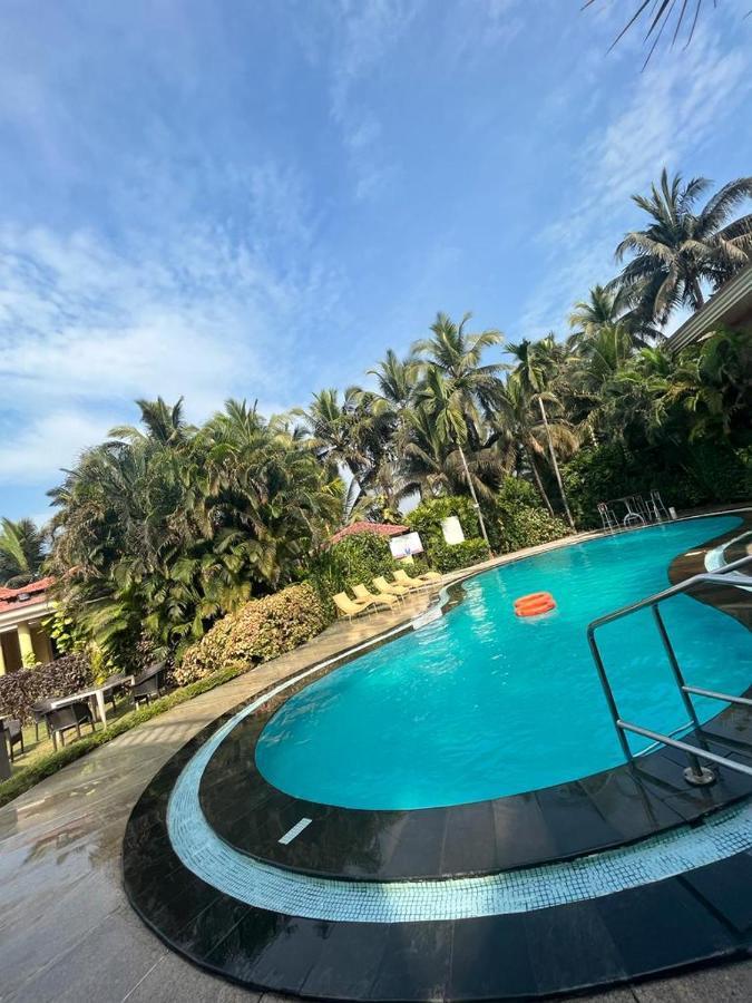 Coconut Grove Beach Resort Colva Extérieur photo