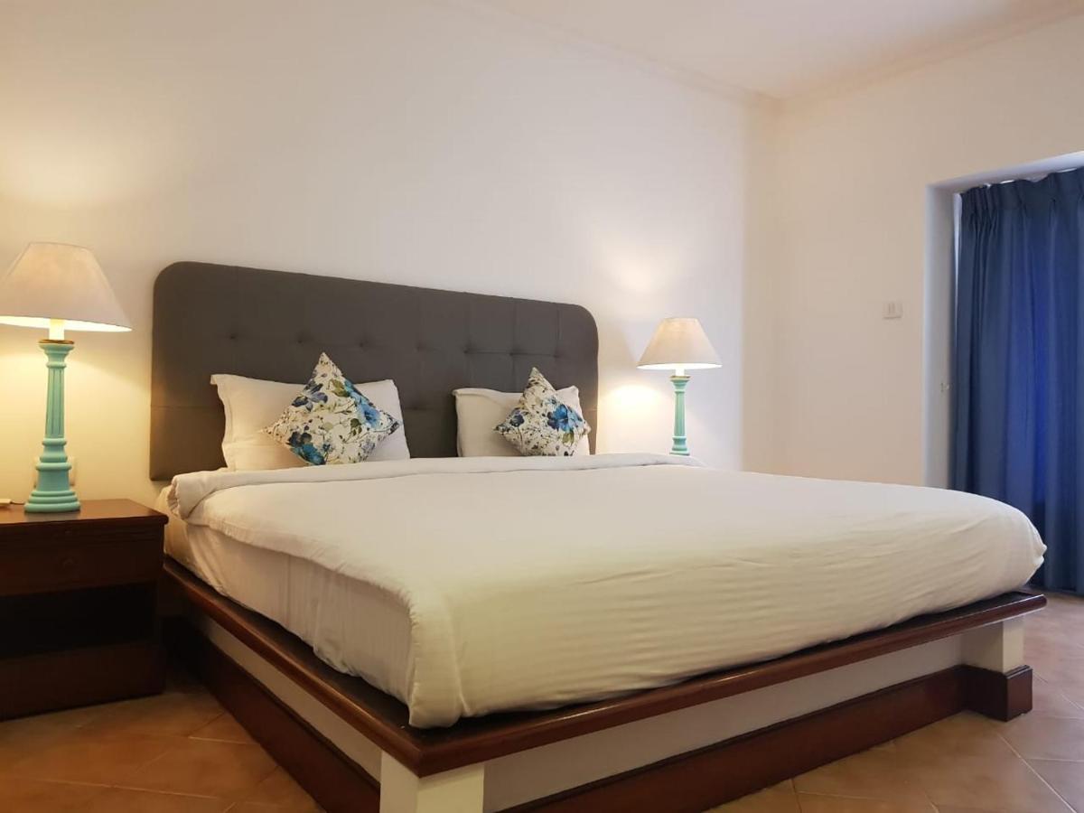 Coconut Grove Beach Resort Colva Extérieur photo