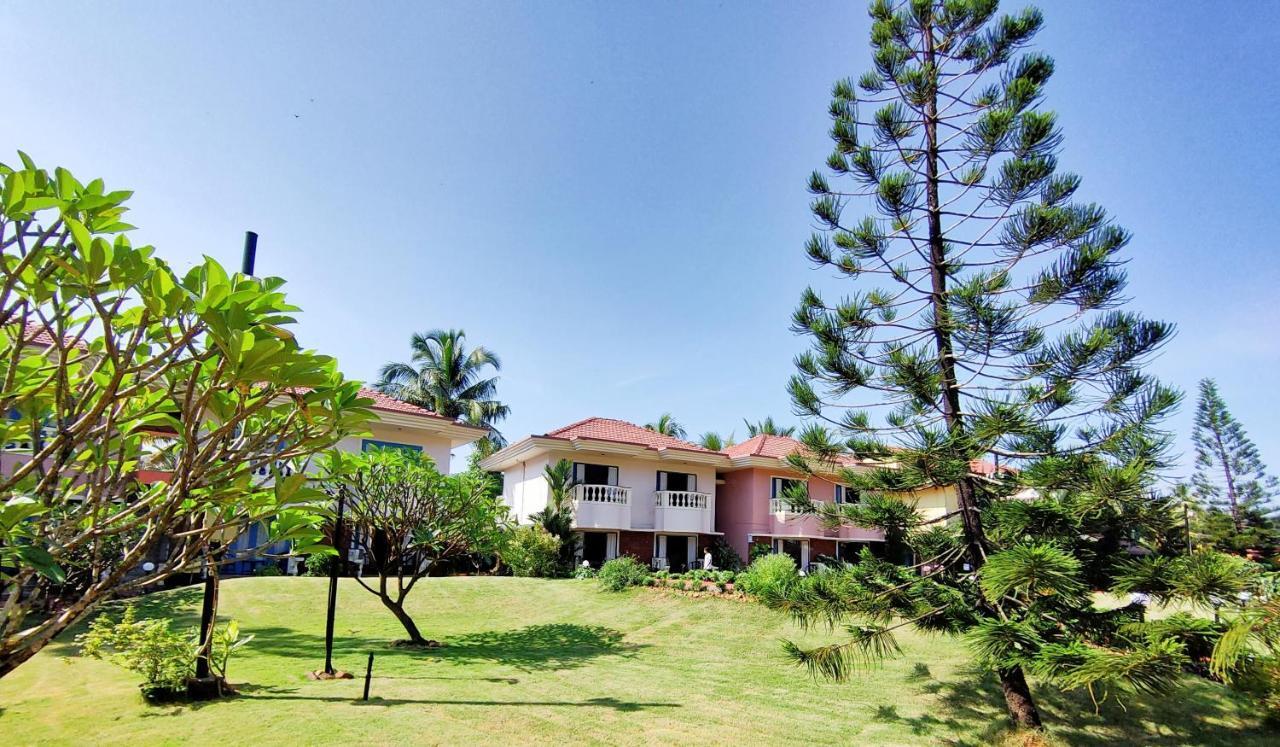 Coconut Grove Beach Resort Colva Extérieur photo