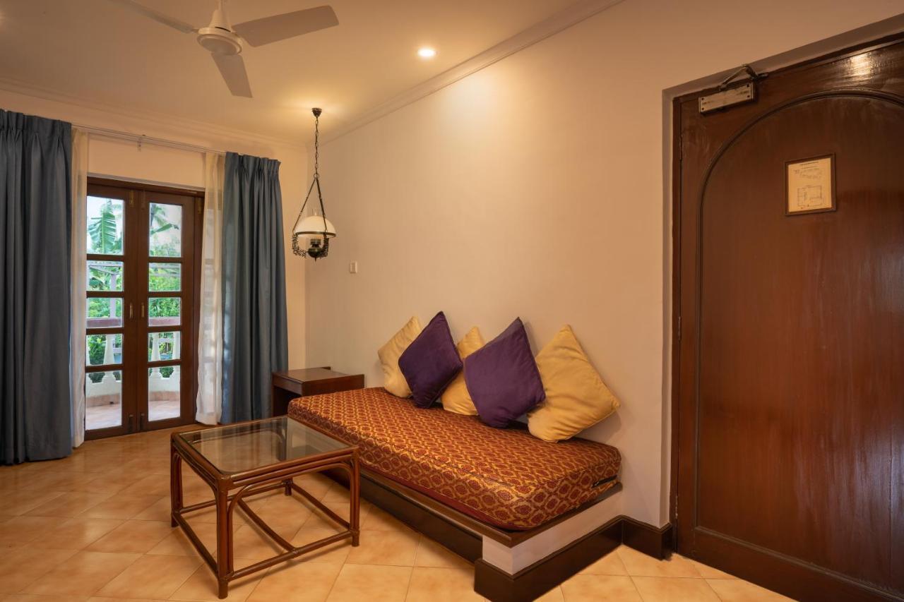 Coconut Grove Beach Resort Colva Extérieur photo
