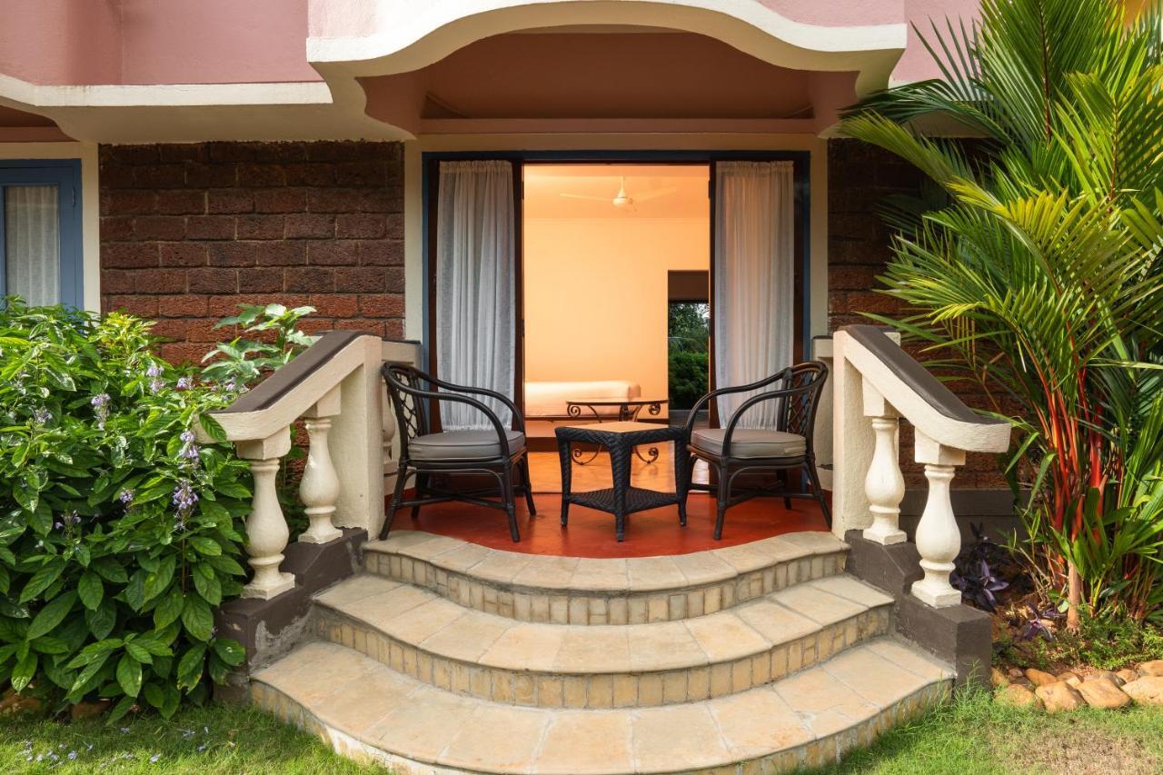 Coconut Grove Beach Resort Colva Extérieur photo
