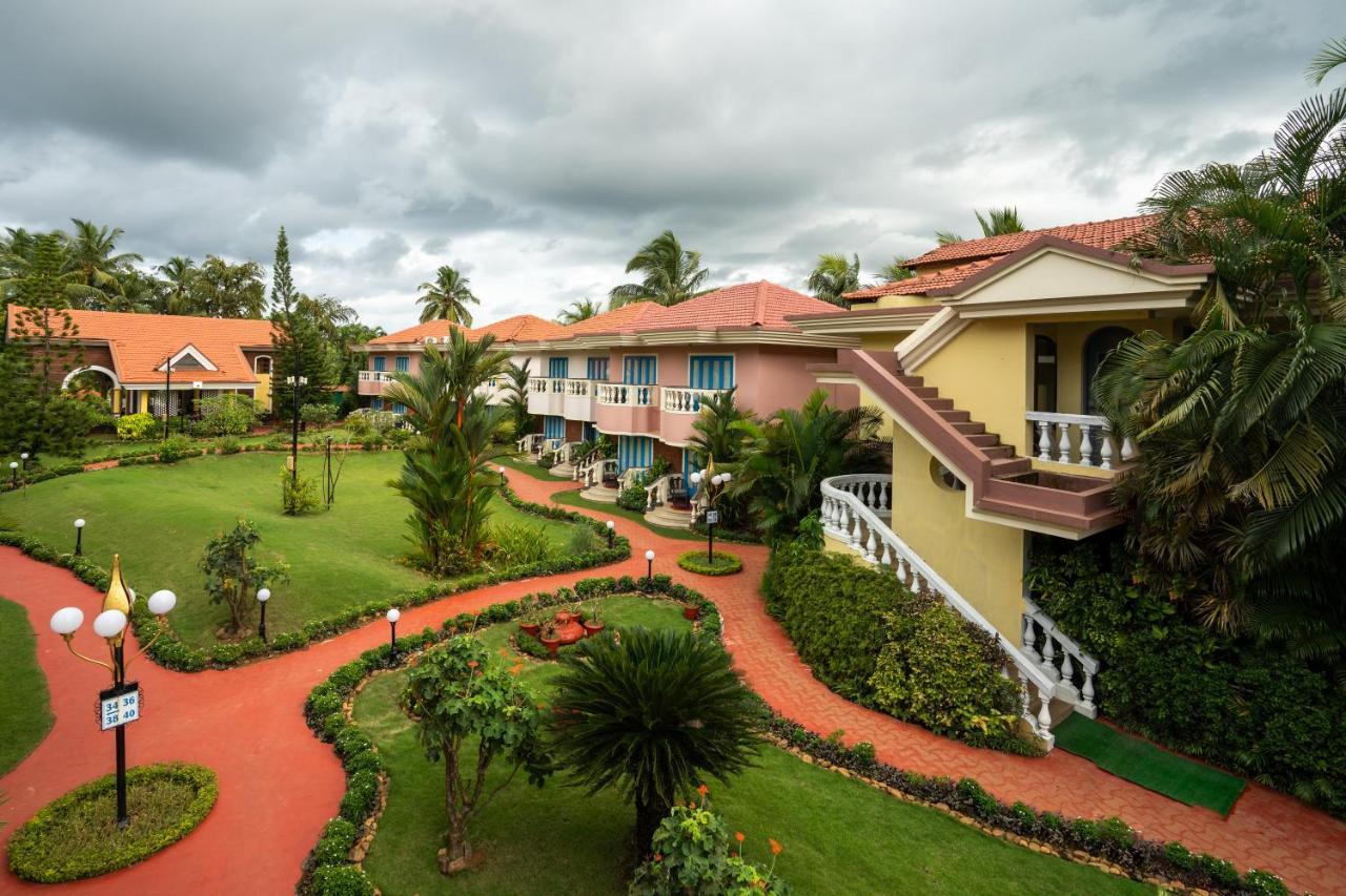 Coconut Grove Beach Resort Colva Extérieur photo