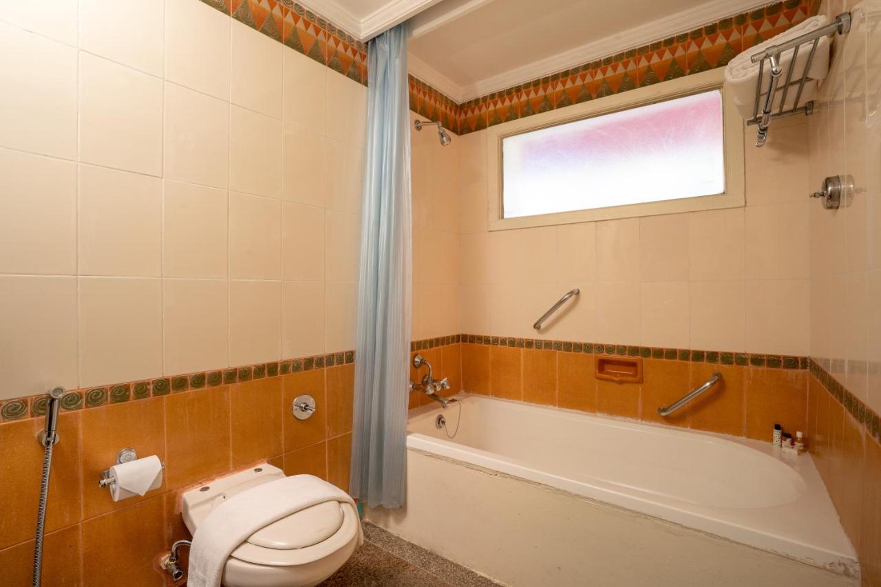 Coconut Grove Beach Resort Colva Extérieur photo